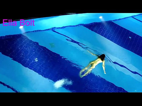 ❤️ Ich kann nicht aufhören zuzusehen, junge Blondine beim Nacktschwimmen im Pool des ELLA BOLT Resorts erwischt ❤️❌ Anal video bei uns de.special-grasser.ru ❤