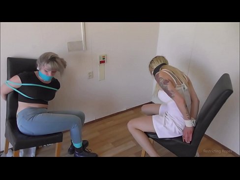 ❤️ Süchtig / gefesselt und geknebelt / Jungfrau in Nöten ❤️❌ Anal video bei uns de.special-grasser.ru ❤