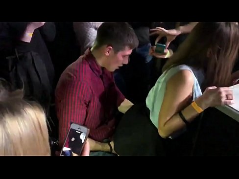 ❤️ Echter Sex in einem russischen Nachtclub. 18-jährige russische Mädchen in den Anus und Vagina gefickt in einem Nachtclub ❤️❌ Anal video bei uns de.special-grasser.ru ❤